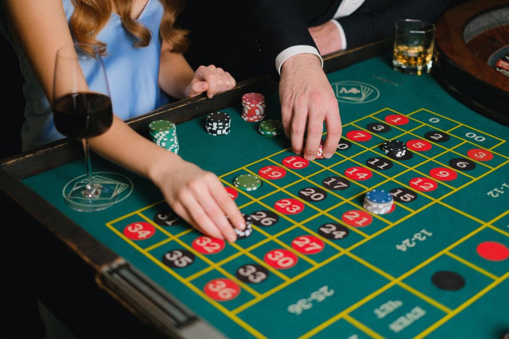 Blackjack Etiquette: Do’s and Don’ts at the Table.